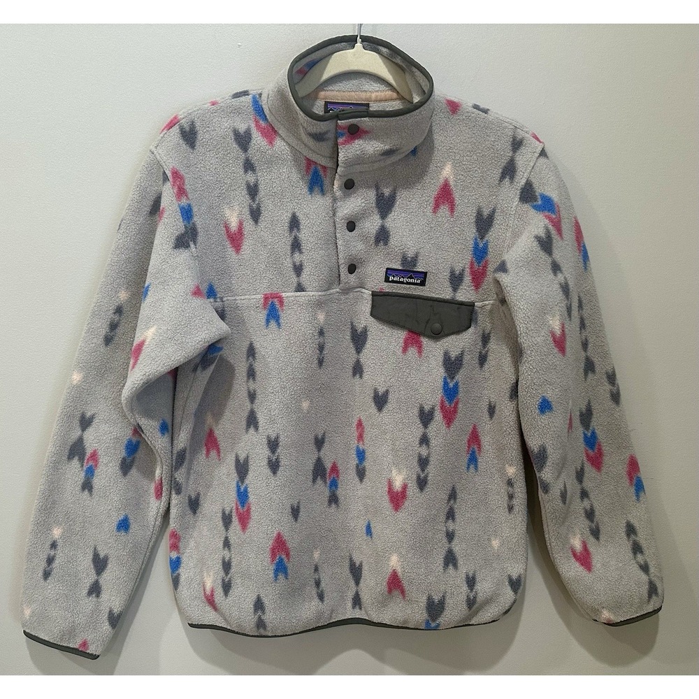 Patagonia Women's Synchilla Fleece Snap-T Small Gray Wish Tails Big Arrow Print